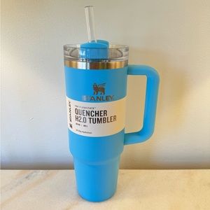 Stanley 30 oz Stainless Steel H2.0 Flowstate
Quencher Tumbler Perspective Blue